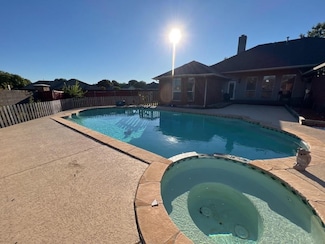 2502 Chapel Hill Dr, Rowlett, TX 75088