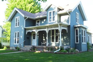 904 East St, Grinnell, IA 50112