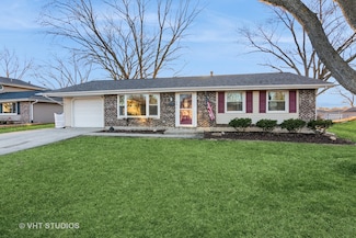 24 Hinkle Ln, Schaumburg, IL 60193