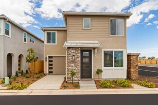 1114 Vanguard Way W, Madera, CA 93636