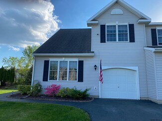 9 Paddlewheel Ct, Waterford, NY 12188