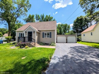 211 Cherry Ave, Bird Island, MN 55310