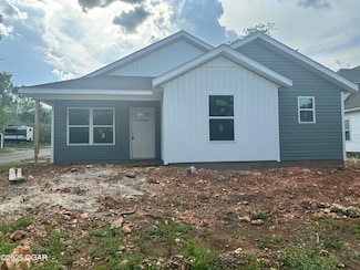 402 N Jackson Ave, Joplin, MO 64801