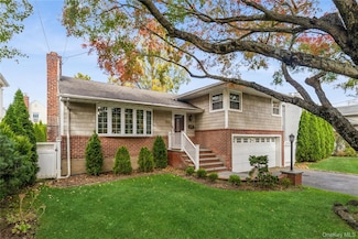 575 Cornwell Ave, Malverne, NY 11565