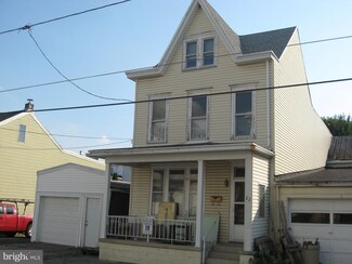 22 N Front St, Saint Clair, PA 17970