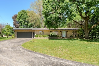 520 N West St, Coloma, MI 49038