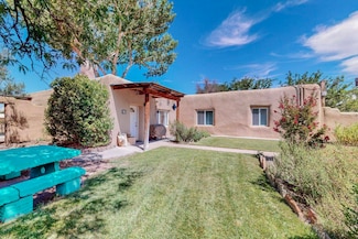 16 Bennett Rd, Los Lunas, NM 87031