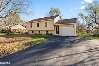 87 Algonquin Rd, Clifton Park, NY 12065