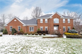 5489 Strathaven Dr, Cleveland, OH 44143