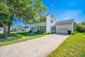 404 S 10th Ave W, Virginia, MN 55792