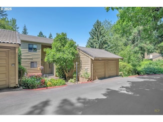 50 Cervantes Cir Unit 3B, Lake Oswego, OR 97035