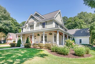 10562 Lakeshore Dr, West Olive, MI 49460