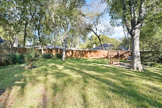 1313 Tanbark Ct, Grand Prairie, TX 75052