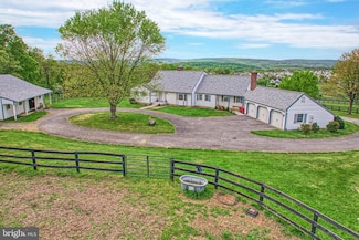36181 Foxlore Farm Ln, Round Hill, VA 20141