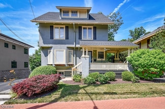 8 Inwood Place, Maplewood, NJ 07040