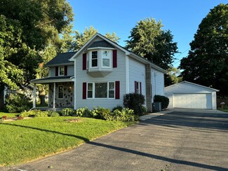 422 E 5th St, Byron, IL 61010