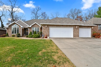 2581 S Forrest Heights Ave, Springfield, MO 65809