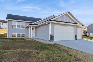 187 Karen Dr, Williamsburg, IA 52361