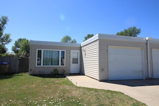 909 21st Ave NW, Minot, ND 58703