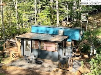 241 Mountain Shadows Rd, Jefferson, NC 28640