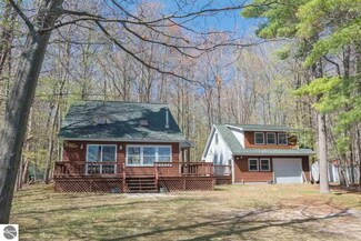 44 E Traverse Lake Rd, Maple City, MI 49664
