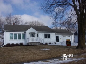 506 W 14th St, Carroll, IA 51401