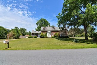 4 Greenwood Ave, Seekonk, MA 02771