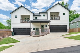 215 E Center St, Fayetteville, AR 72701