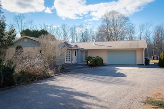 5827 N Sturgeon Rd, Midland, MI 48642