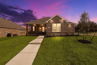 711 Buffalo Creek Dr, Cleburne, TX 76033