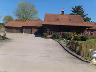 816 Barclay St, Belpre, OH 45714