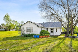 615 N van Hoorebeke Rd, Joplin, MO 64801