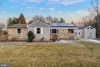 15 Perry Dr, Ewing, NJ 08628