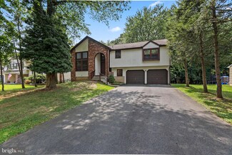 50 Colleen Cir, Ewing, NJ 08638