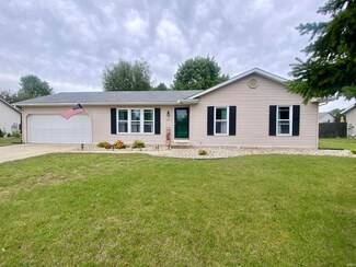 1004 Claire Ln, Middlebury, IN 46540