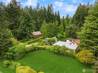 6981 Island Center Rd NE, Bainbridge Island, WA 98110