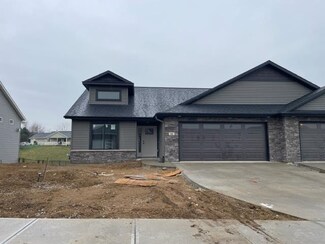 14 Lazy Brook Dr, West Branch, IA 52358