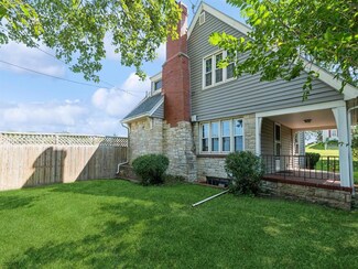 812 62nd Place, Des Moines, IA 50312