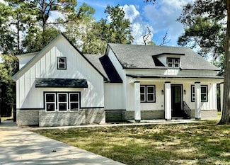 16 River Plantation Dr, Conroe, TX 77302