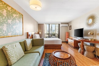 2425 Kuhio Ave Unit 705, Honolulu, HI 96815