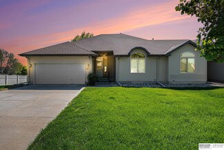 5829 N 92nd Ct, Omaha, NE 68134