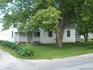 22 S Elm St, Winchester, IL 62694