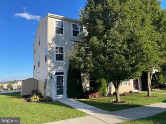 399 Dickens Dr, Lancaster, PA 17603