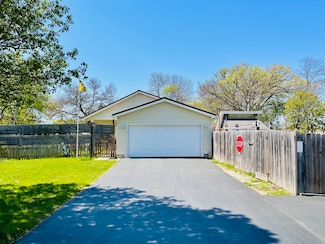 37078 N Helen Dr, Lake Villa, IL 60046