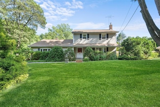 12 W Sanders St, Greenlawn, NY 11740