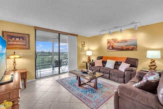 900 Saint Charles Place Unit PH9, Pembroke Pines, FL 33026