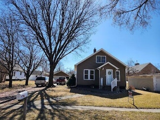 204 W Sycamore St, Parkston, SD 57366