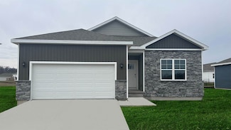 2705 Prairielight Dr, Cedar Rapids, IA 52411