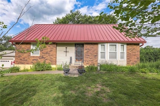 7226 SE Shoshone Dr, Holt, MO 64048