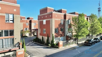 145 S Saint Clair St Unit 40, Toledo, OH 43604